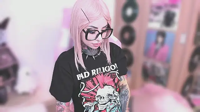 Snapshot of NikkiRamone chatting on January 2026 11:37:02 AM NikkiRamone online show from January 2026 11:37:02 AM