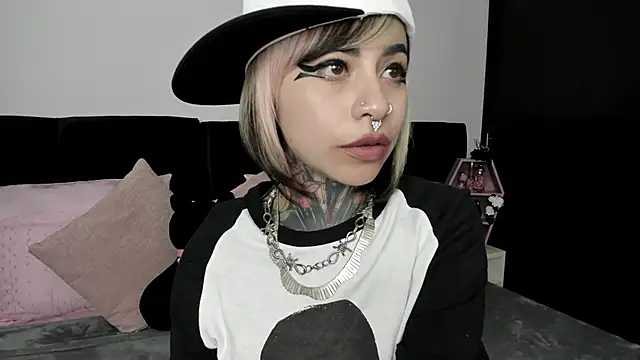 Snapshot of NikkiRamone chatting on January 2025 12:17:01 PM NikkiRamone online show from January 2025 12:17:01 PM