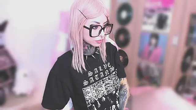 Snapshot of NikkiRamone chatting on January 2026 11:28:01 AM NikkiRamone online show from January 2026 11:28:01 AM