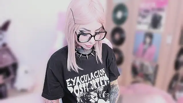 Snapshot of NikkiRamone chatting on January 2026 11:17:02 AM NikkiRamone online show from January 2026 11:17:02 AM