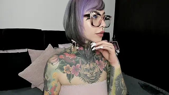 Snapshot of NikkiRamone chatting on February 2025 03:01:02 AM NikkiRamone online show from February 2025 03:01:02 AM