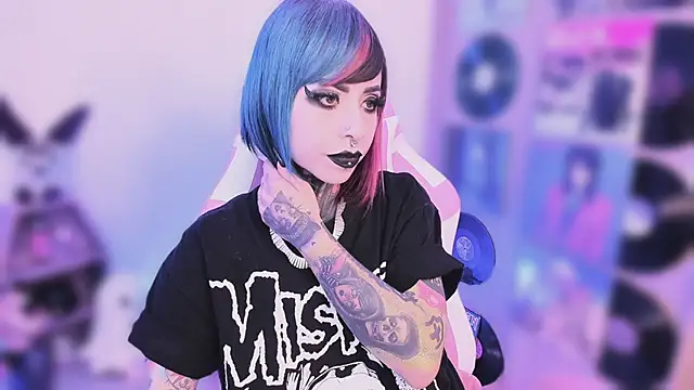 Snapshot of NikkiRamone chatting on November 2025 10:26:02 PM NikkiRamone online show from November 2025 10:26:02 PM