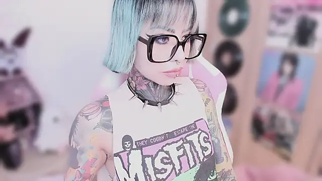 Snapshot of NikkiRamone chatting on February 2026 11:33:02 AM NikkiRamone online show from February 2026 11:33:02 AM