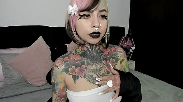 Snapshot of NikkiRamone chatting on January 2025 02:53:02 PM NikkiRamone online show from January 2025 02:53:02 PM