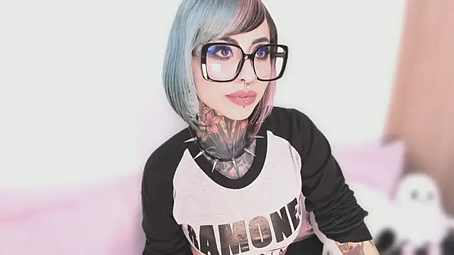 Snapshot of NikkiRamone chatting on October 2025 10:11:01 PM NikkiRamone online show from October 2025 10:11:01 PM