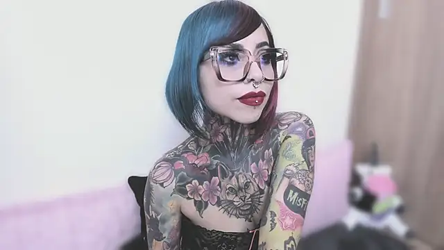 Snapshot of NikkiRamone chatting on September 2025 10:48:02 PM NikkiRamone online show from September 2025 10:48:02 PM