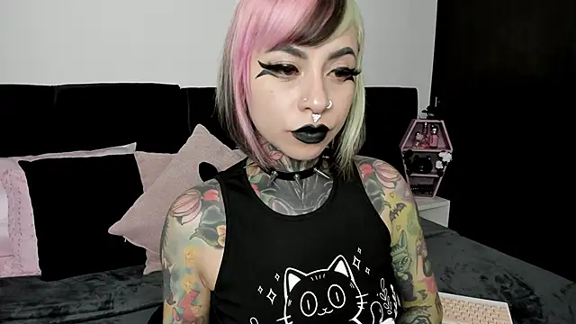 Snapshot of NikkiRamone chatting on February 2025 02:34:01 AM NikkiRamone online show from February 2025 02:34:01 AM