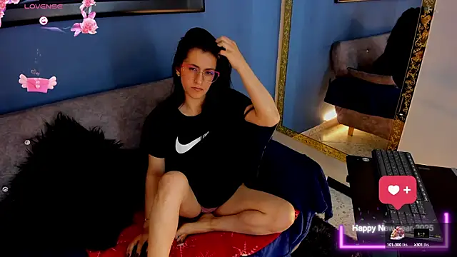 Snapshot of EmaVolkov chatting on February 2025 07:33:01 AM EmaVolkov online show from February 2025 07:33:01 AM