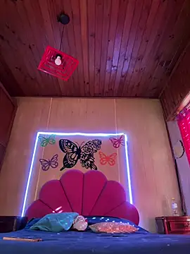 mariposapontiak420 online show from July 2026 05:36:01 PM