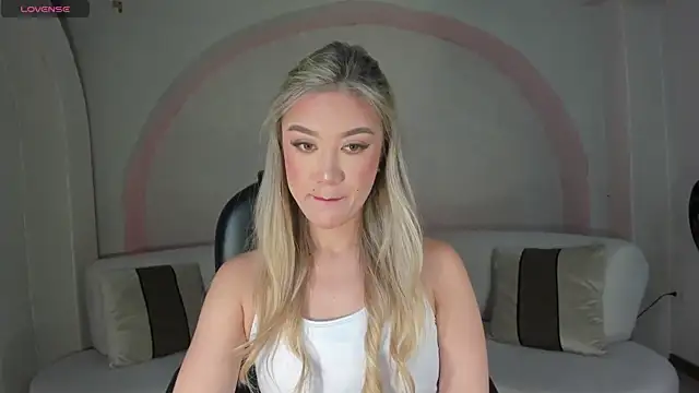 Snapshot of RebeccaHudson chatting on May 2026 08:04:02 PM RebeccaHudson online show from May 2026 08:04:02 PM
