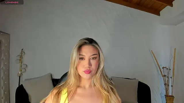 Snapshot of RebeccaHudson chatting on June 2026 07:41:01 PM RebeccaHudson online show from June 2026 07:41:01 PM