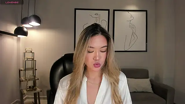 RebeccaHudson online show from April 2026 07:20:01 PM