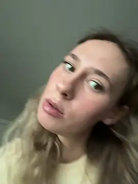 M1ssyk1ssy online show from February 2026 07:05:01 PM