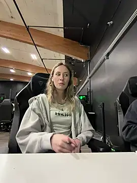 M1ssyk1ssy online show from April 2026 07:15:02 PM