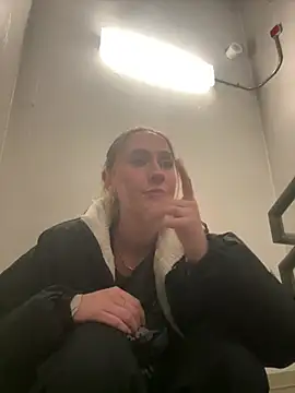 M1ssyk1ssy online show from January 2025 05:00:01 PM