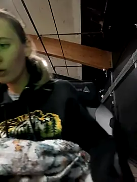 Snapshot of M1ssyk1ssy chatting on November 2025 10:43:02 PM M1ssyk1ssy online show from November 2025 10:43:02 PM