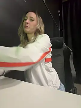 M1ssyk1ssy online show from April 2026 11:22:01 PM