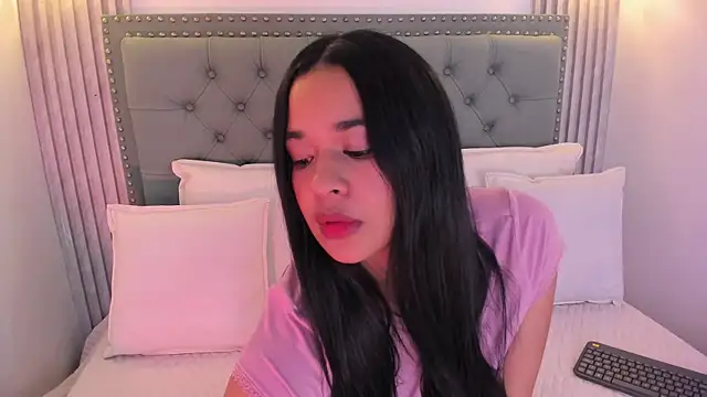 Snapshot of Aitana98_ chatting on March 2025 01:54:01 AM Aitana98  online show from March 2025 01:54:01 AM