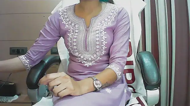 collage hoty online show from January 2026 04:16:02 AM