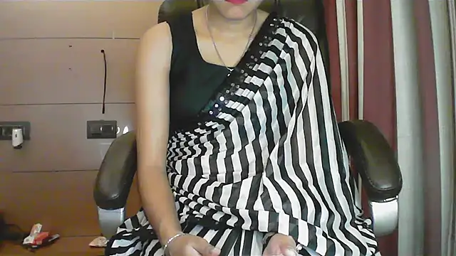 collage hoty online show from November 2025 04:40:01 PM