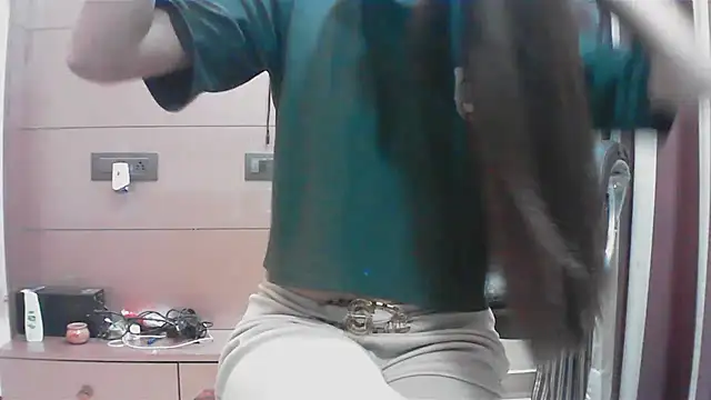 collage hoty online show from November 2025 04:44:02 PM