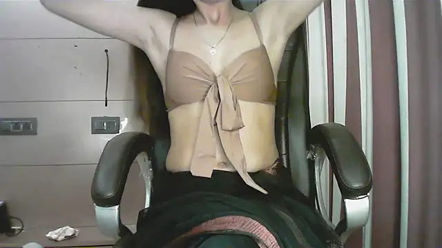 collage hoty online show from November 2025 04:50:01 PM