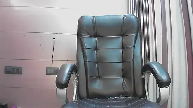 collage hoty online show from November 2025 04:50:02 PM