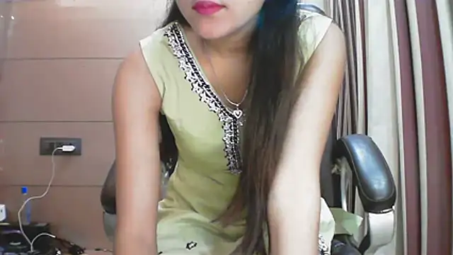 collage hoty online show from November 2025 05:35:01 PM