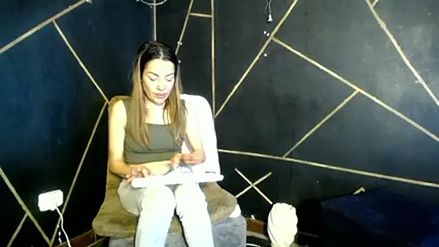 camilawm19 online show from April 2026 07:35:02 AM