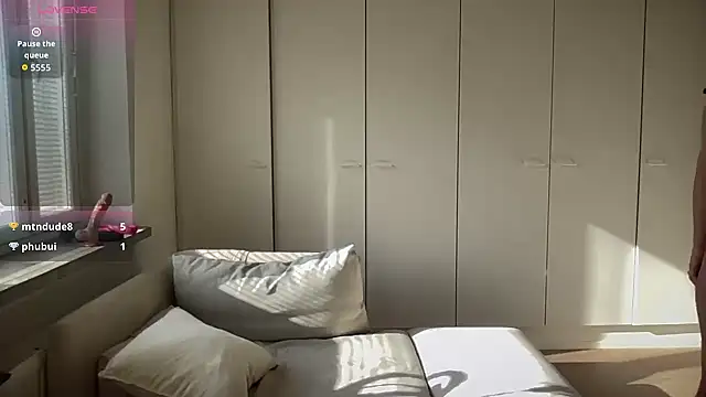 MilkyHoneyLullabies online show from March 2026 12:49:01 PM