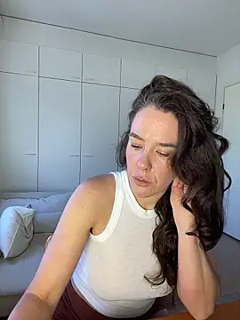 MilkyHoneyLullabies online show from April 2026 08:18:01 AM