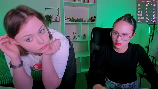 nikole kitt online show from October 2025 06:53:02 PM