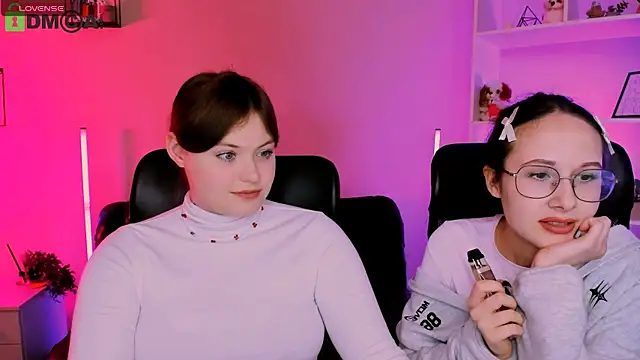 nikole kitt online show from December 2025 08:03:01 PM