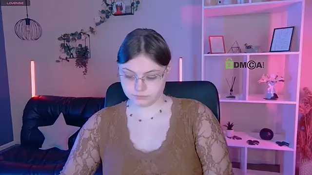 nikole kitt online show from June 2026 07:02:01 PM