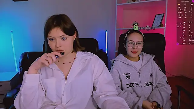 nikole kitt online show from November 2025 08:31:02 PM