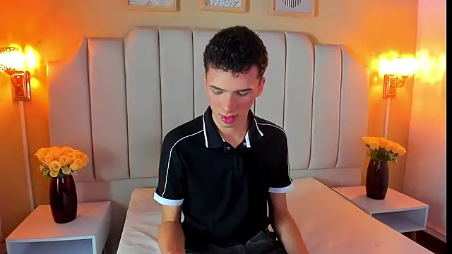 SEANTROYY online show from September 2025 04:02:02 AM