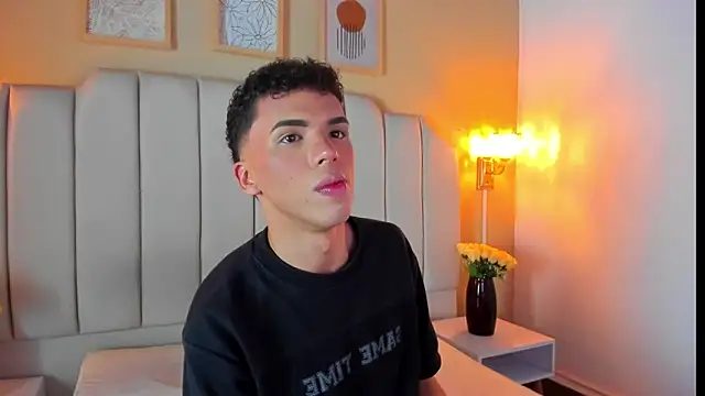 SEANTROYY online show from September 2025 04:08:01 AM