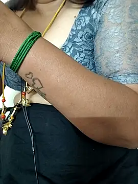 Snapshot of gaurika18 chatting on December 2025 06:05:02 AM gaurika18 online show from December 2025 06:05:02 AM