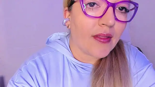 Naty Mature  online show from October 2025 08:10:02 PM