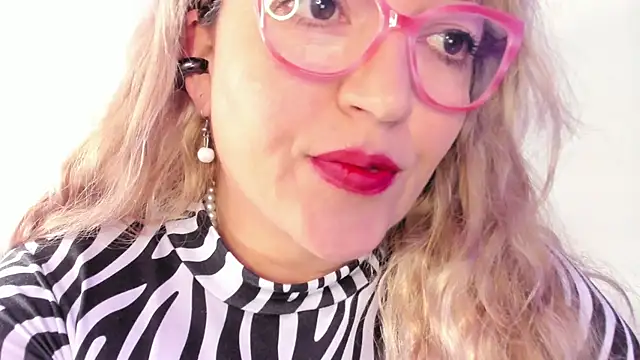 Naty Mature  online show from November 2025 12:09:01 PM