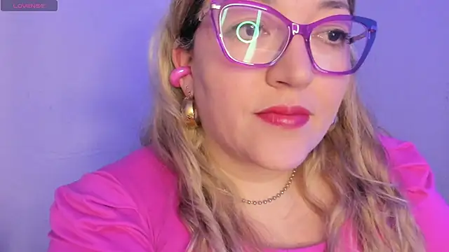 Naty Mature  online show from February 2026 06:30:02 PM