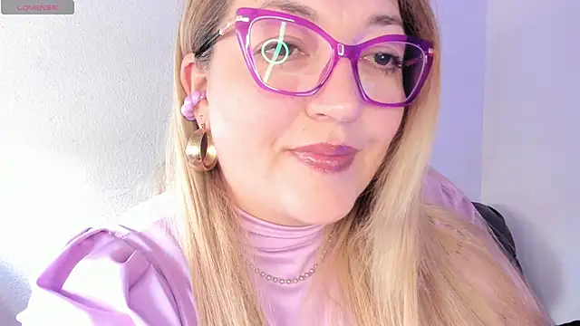 Snapshot of Naty_Mature_ chatting on May 2026 05:27:02 PM Naty Mature online show from May 2026 05:27:02 PM