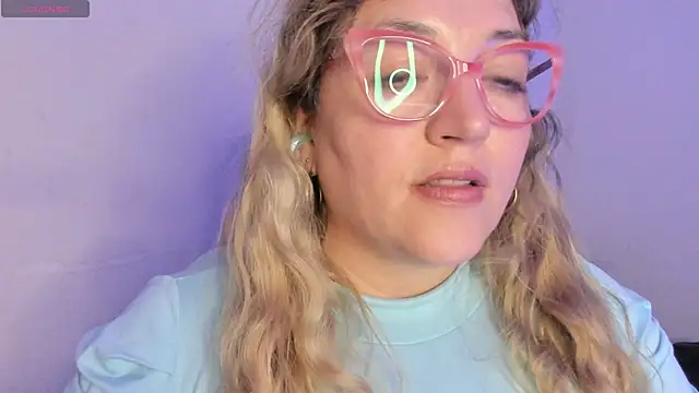 Naty Mature  online show from April 2026 09:39:33 PM