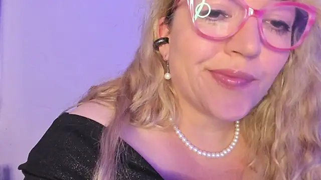 Naty Mature  online show from October 2025 08:19:02 PM