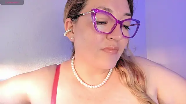 Naty Mature  online show from June 2026 06:30:01 PM