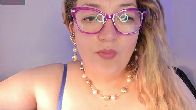 Naty Mature  online show from June 2026 06:42:01 PM