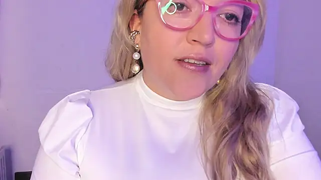 Naty Mature  online show from November 2025 05:30:02 PM