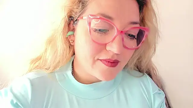 Naty Mature  online show from December 2025 12:18:02 PM