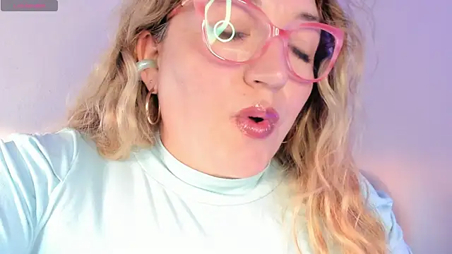 Naty Mature  online show from April 2026 06:19:02 PM