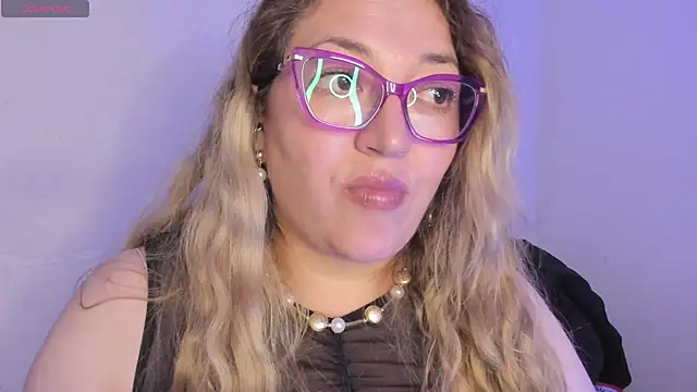 Snapshot of Naty_Mature_ chatting on April 2026 08:57:02 PM Naty Mature online show from April 2026 08:57:02 PM